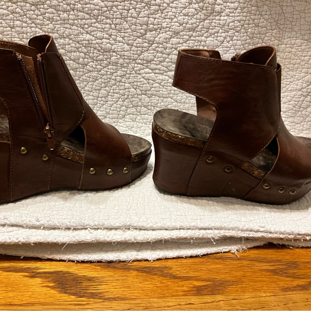 Pierre Dumas size 7 wedges